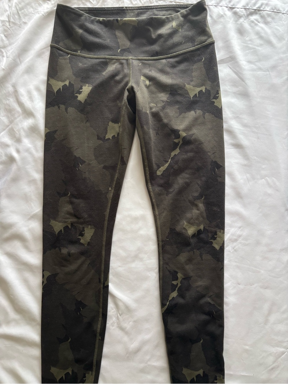 lululemon athletica Olive & Black Camo Leggings Low Rise Size 6